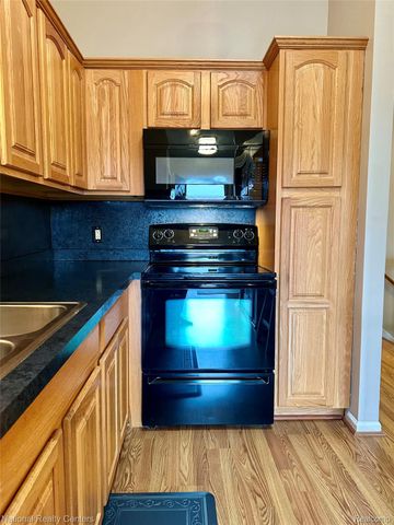 25447 Concord Lane 3, South Lyon, MI 48178