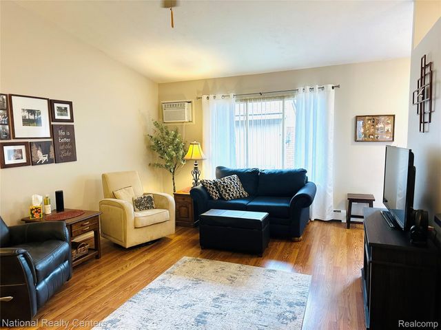 25447 Concord Lane 3, South Lyon, MI 48178