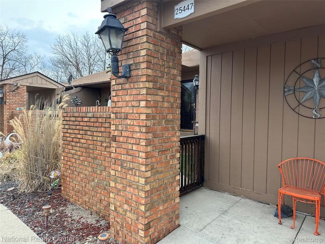 25447 Concord Lane 3, South Lyon, MI 48178