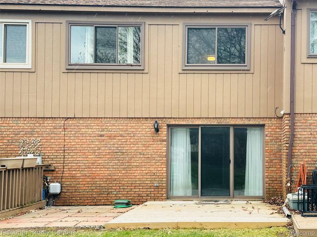 25447 Concord Lane 3, South Lyon, MI 48178