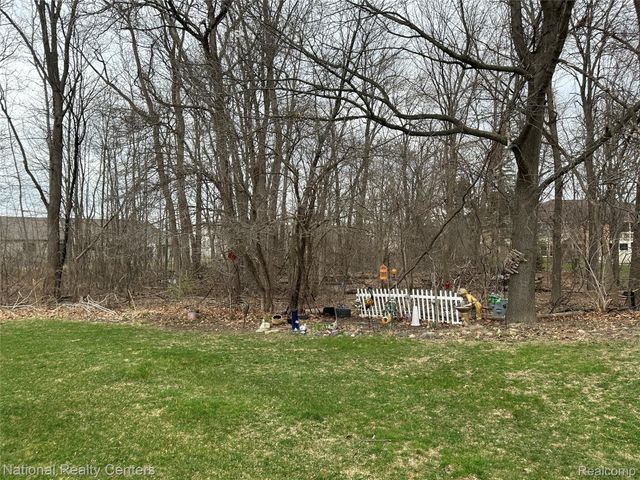 25447 Concord Lane 3, South Lyon, MI 48178
