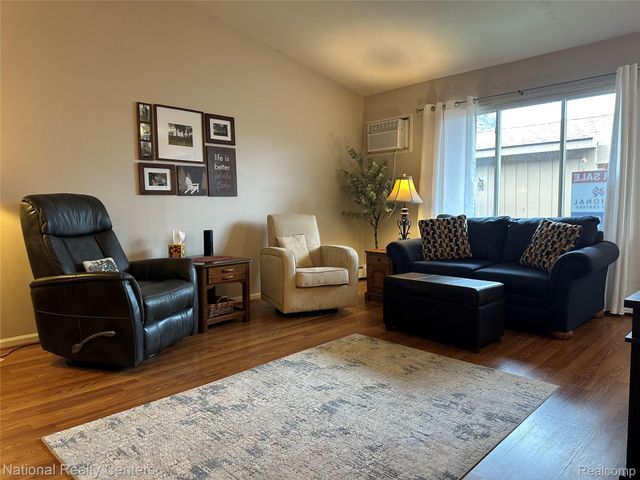 25447 Concord Lane 3, South Lyon, MI 48178