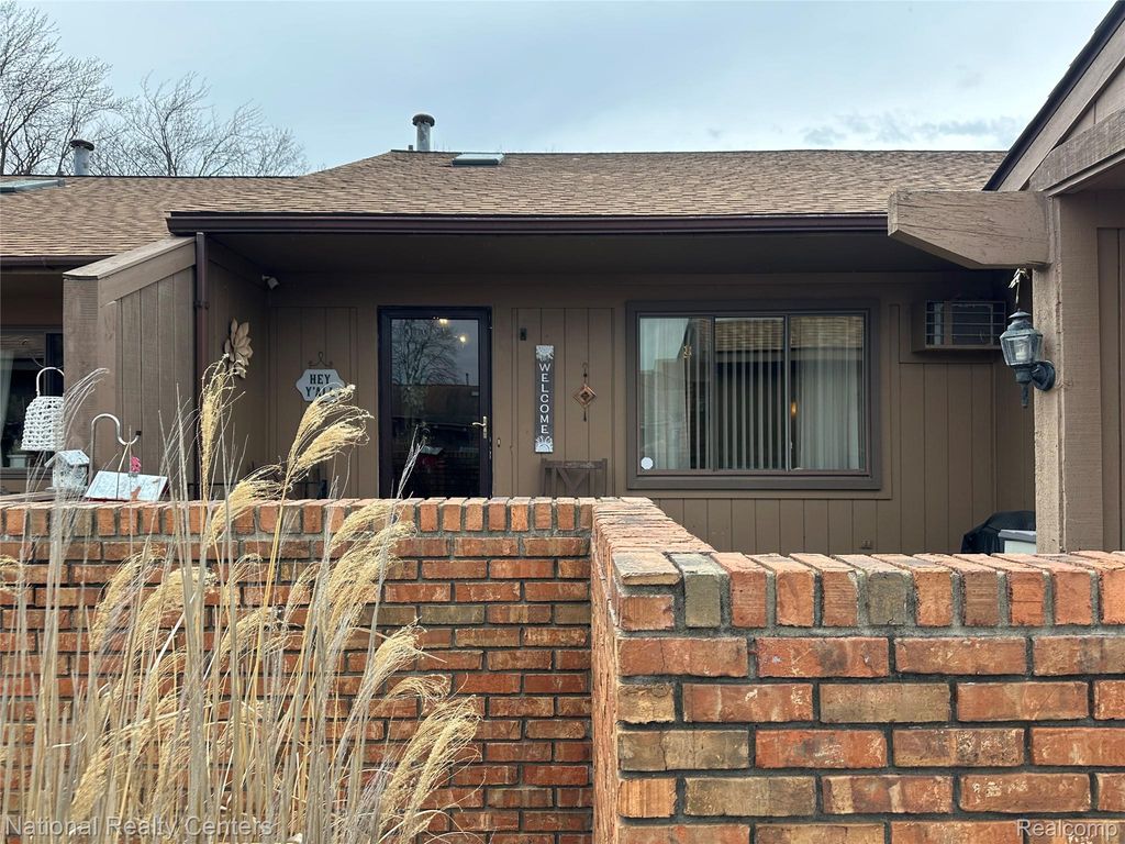 25447 Concord Lane 3, South Lyon, MI 48178