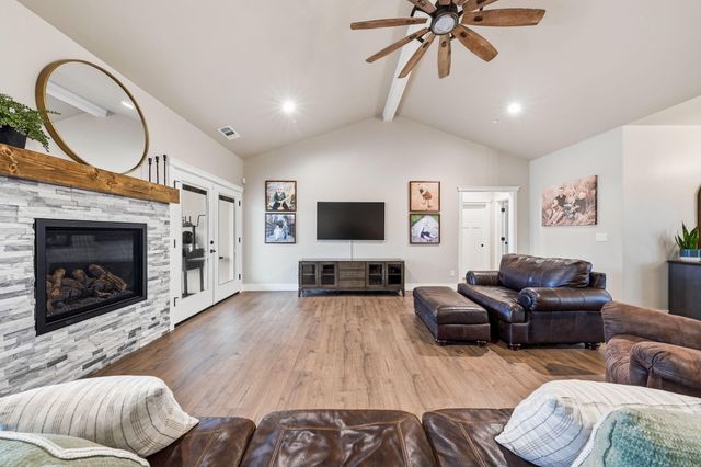 6685 Scenic Oak Court, Anderson, CA 96007