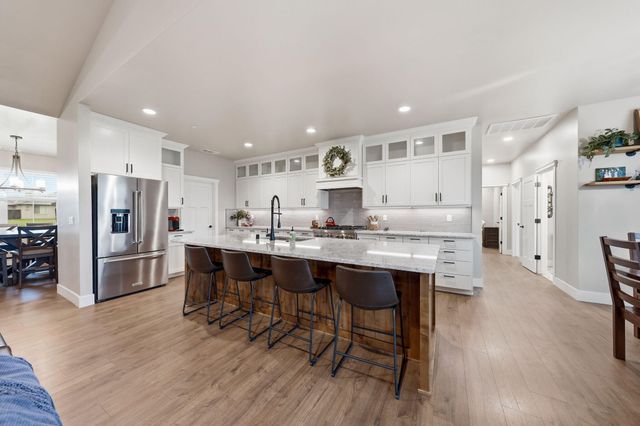 6685 Scenic Oak Court, Anderson, CA 96007