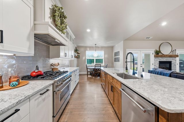 6685 Scenic Oak Court, Anderson, CA 96007