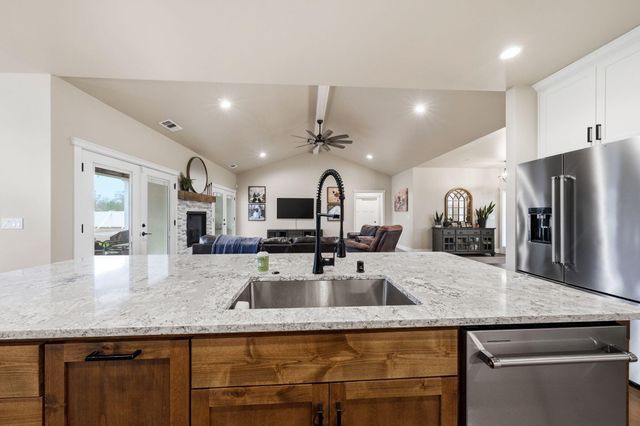 6685 Scenic Oak Court, Anderson, CA 96007