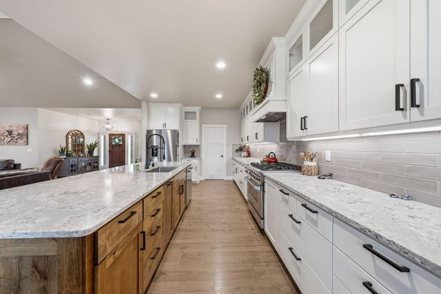 6685 Scenic Oak Court, Anderson, CA 96007