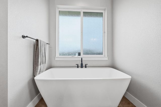 6685 Scenic Oak Court, Anderson, CA 96007