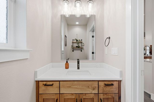 6685 Scenic Oak Court, Anderson, CA 96007