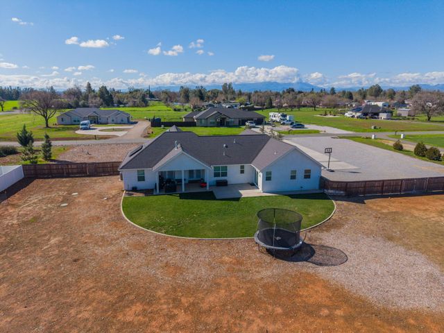 6685 Scenic Oak Court, Anderson, CA 96007