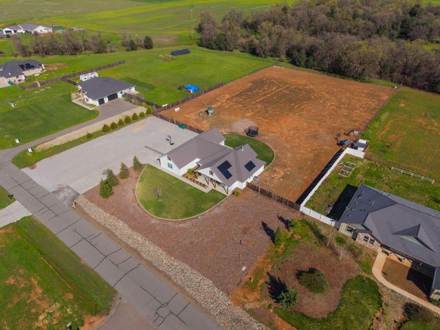 6685 Scenic Oak Court, Anderson, CA 96007