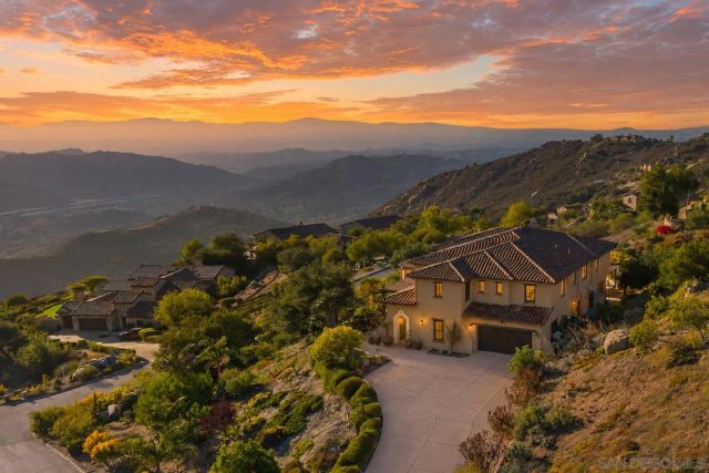 9572 Welk View Dr, Escondido, CA 92026