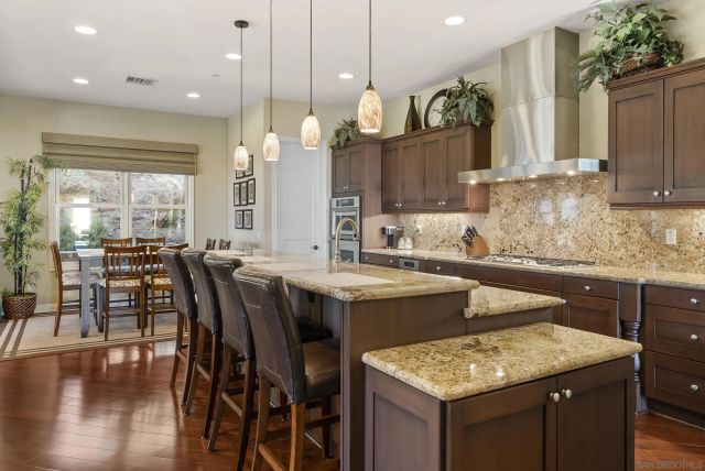 9572 Welk View Dr, Escondido, CA 92026