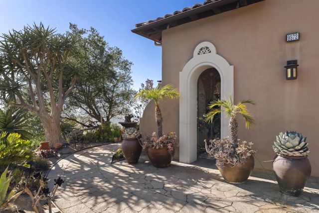 9572 Welk View Dr, Escondido, CA 92026