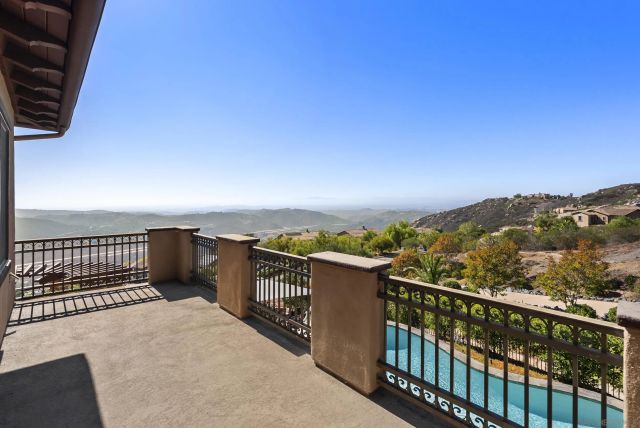 9572 Welk View Dr, Escondido, CA 92026