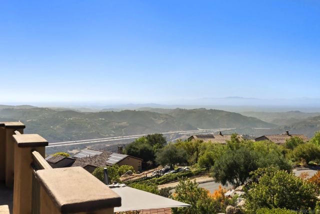 9572 Welk View Dr, Escondido, CA 92026