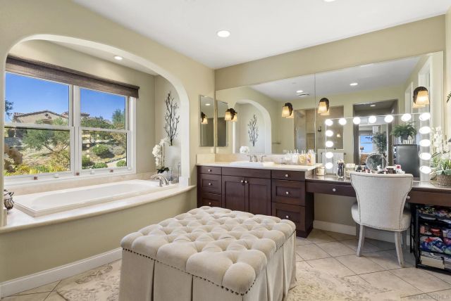 9572 Welk View Dr, Escondido, CA 92026