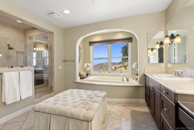 9572 Welk View Dr, Escondido, CA 92026