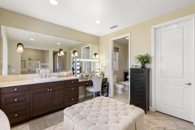 9572 Welk View Dr, Escondido, CA 92026
