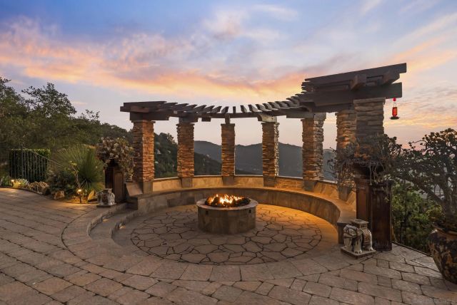 9572 Welk View Dr, Escondido, CA 92026