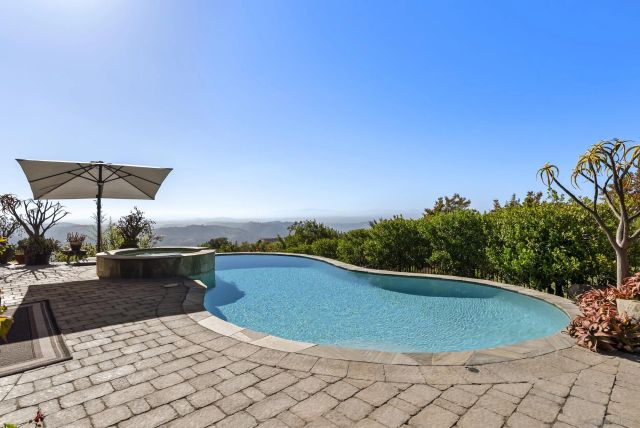 9572 Welk View Dr, Escondido, CA 92026