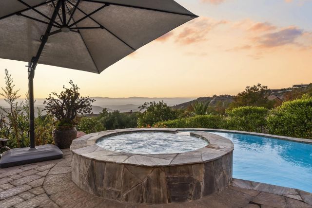 9572 Welk View Dr, Escondido, CA 92026
