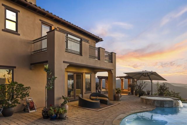 9572 Welk View Dr, Escondido, CA 92026