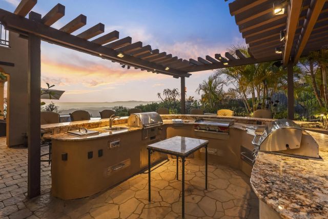 9572 Welk View Dr, Escondido, CA 92026