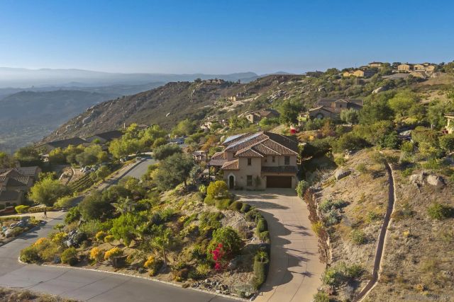 9572 Welk View Dr, Escondido, CA 92026