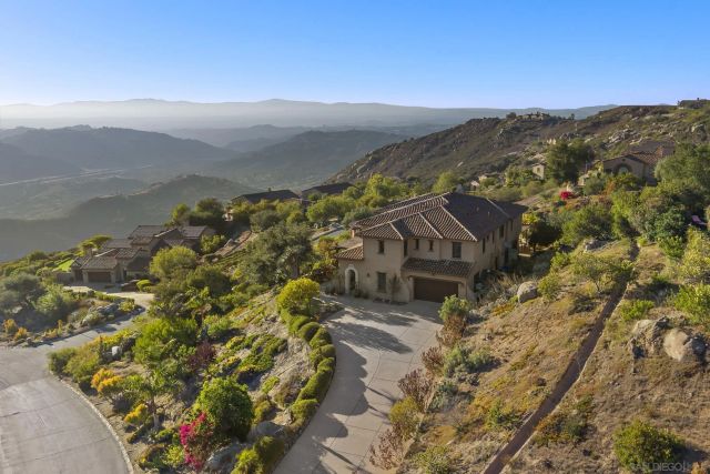 9572 Welk View Dr, Escondido, CA 92026