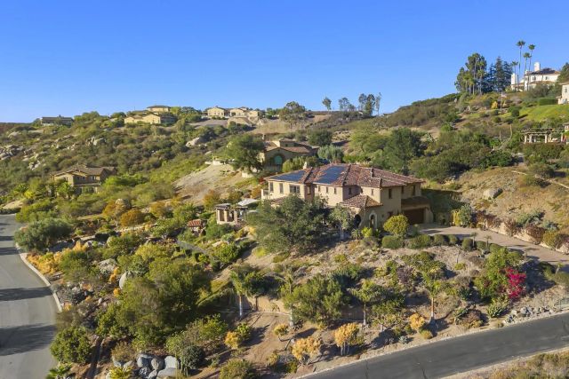 9572 Welk View Dr, Escondido, CA 92026