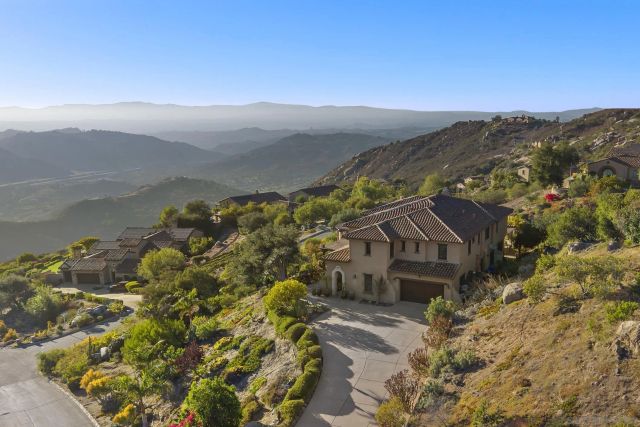 9572 Welk View Dr, Escondido, CA 92026