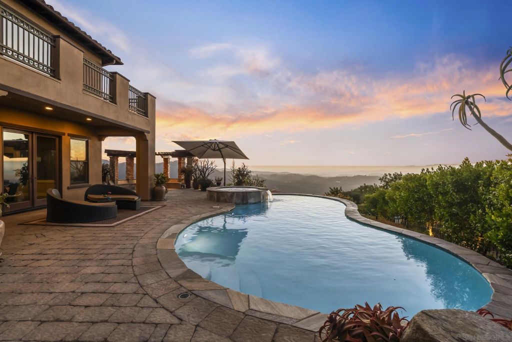 9572 Welk View Dr, Escondido, CA 92026