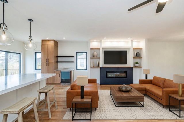 2247 S 6th Avenue, North Riverside, IL 60546