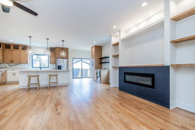 2247 S 6th Avenue, North Riverside, IL 60546