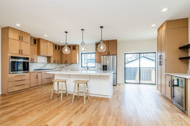 2247 S 6th Avenue, North Riverside, IL 60546