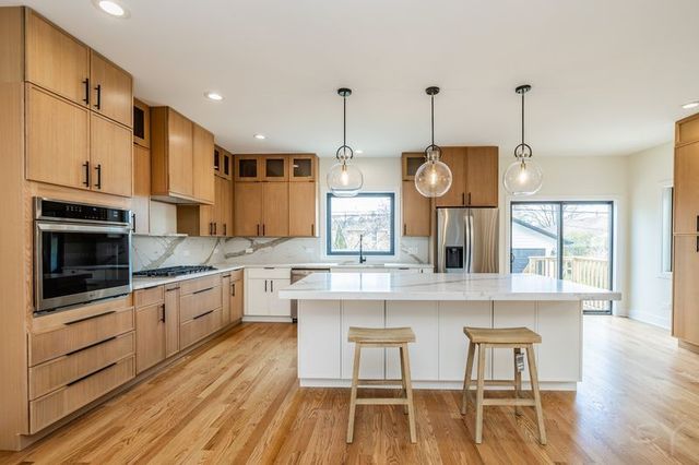 2247 S 6th Avenue, North Riverside, IL 60546