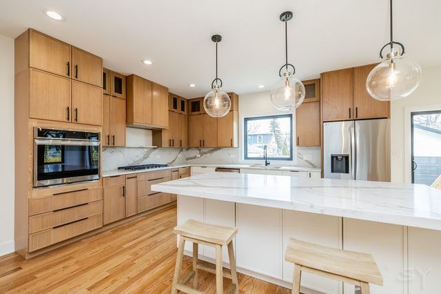 2247 S 6th Avenue, North Riverside, IL 60546