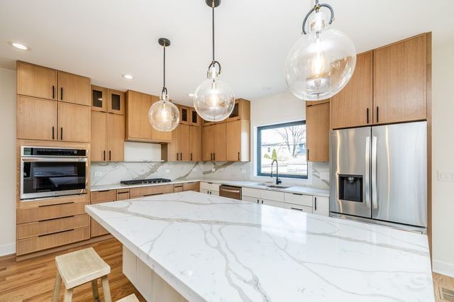 2247 S 6th Avenue, North Riverside, IL 60546