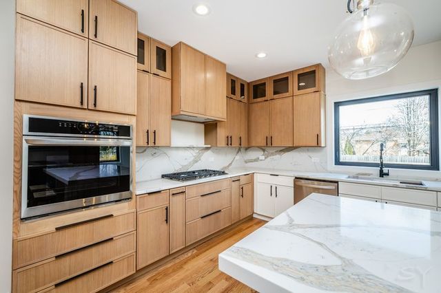 2247 S 6th Avenue, North Riverside, IL 60546