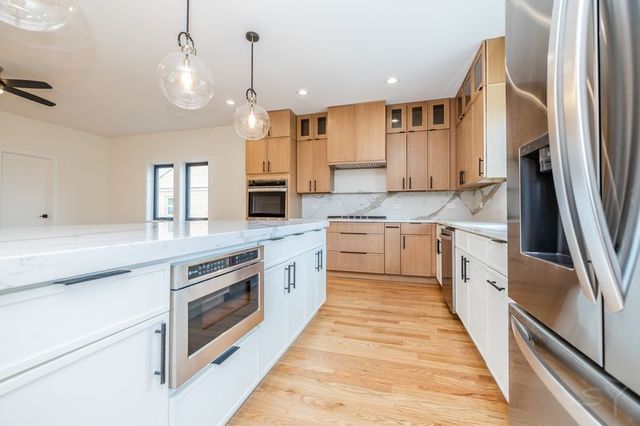 2247 S 6th Avenue, North Riverside, IL 60546