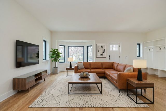 2247 S 6th Avenue, North Riverside, IL 60546