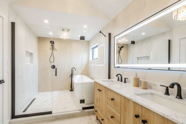 2247 S 6th Avenue, North Riverside, IL 60546