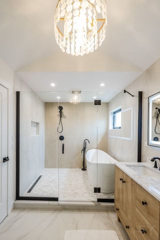 2247 S 6th Avenue, North Riverside, IL 60546