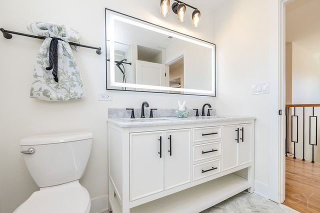 2247 S 6th Avenue, North Riverside, IL 60546