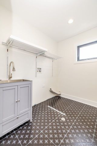 2247 S 6th Avenue, North Riverside, IL 60546