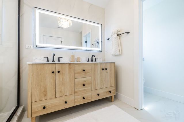 2247 S 6th Avenue, North Riverside, IL 60546