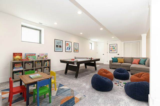 2247 S 6th Avenue, North Riverside, IL 60546