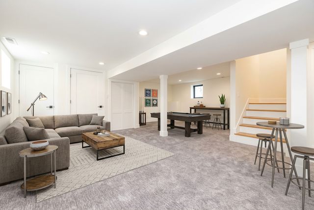 2247 S 6th Avenue, North Riverside, IL 60546